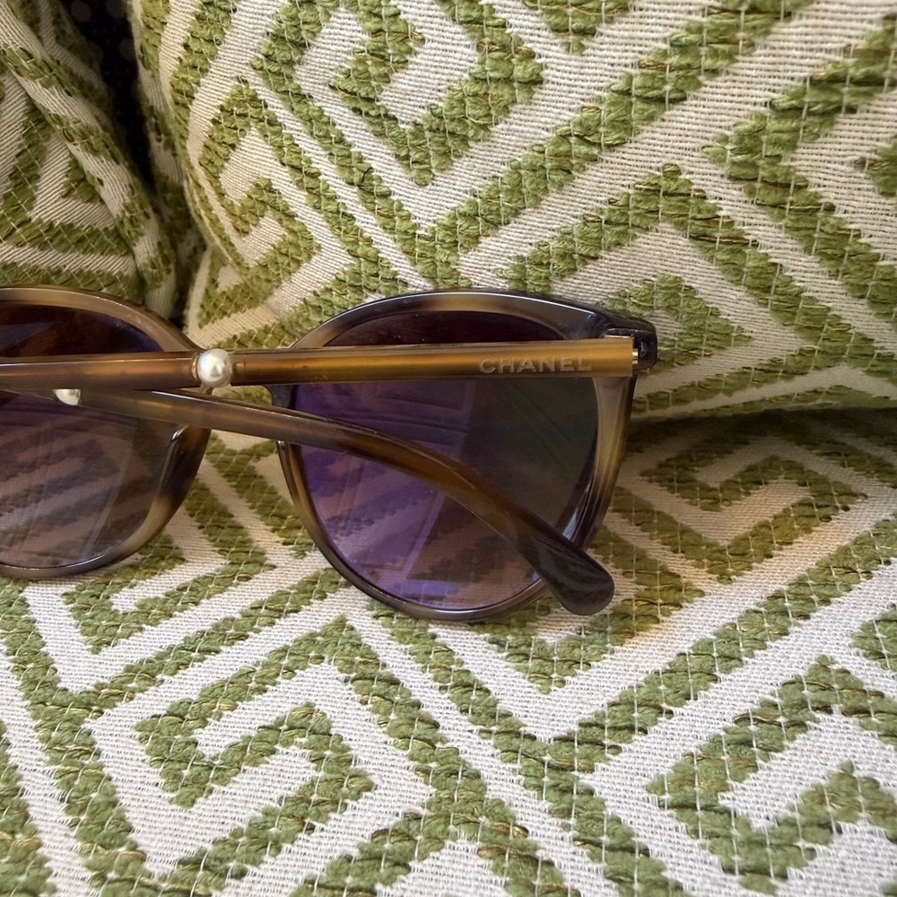 Chanel 5394-H Pearl Sunglasses - Brown tortoise - 100% Authentic - Picture 2 of 8